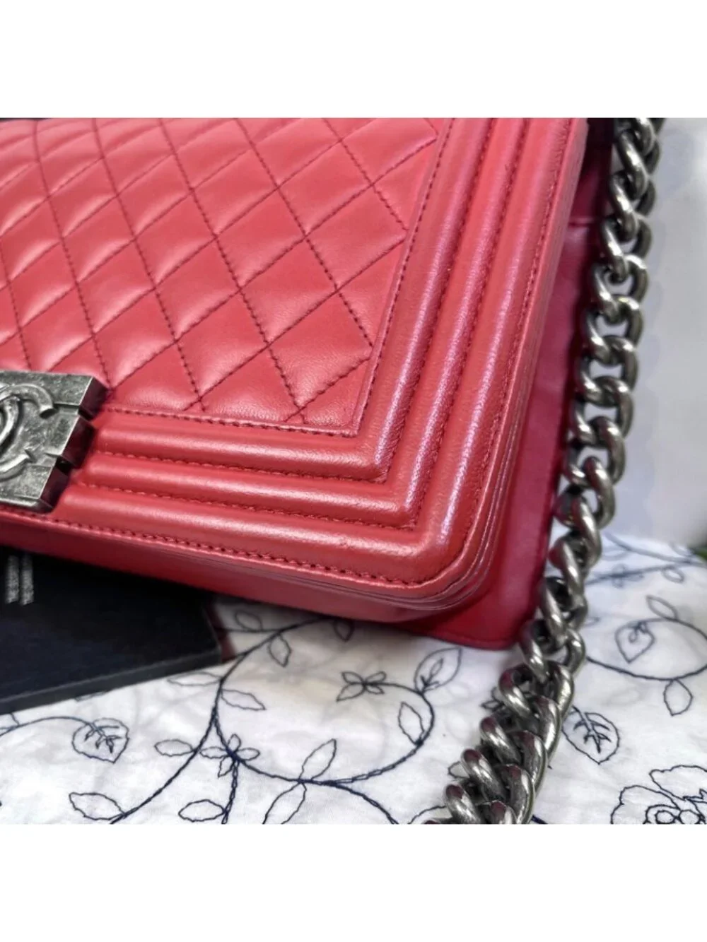 Chanel boy matelasse